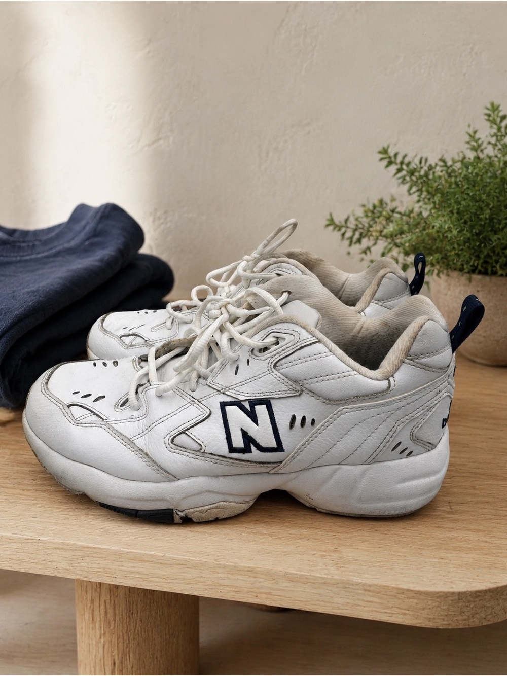 Men’s new balance 608 White Athletic Sneakers size 8 2E